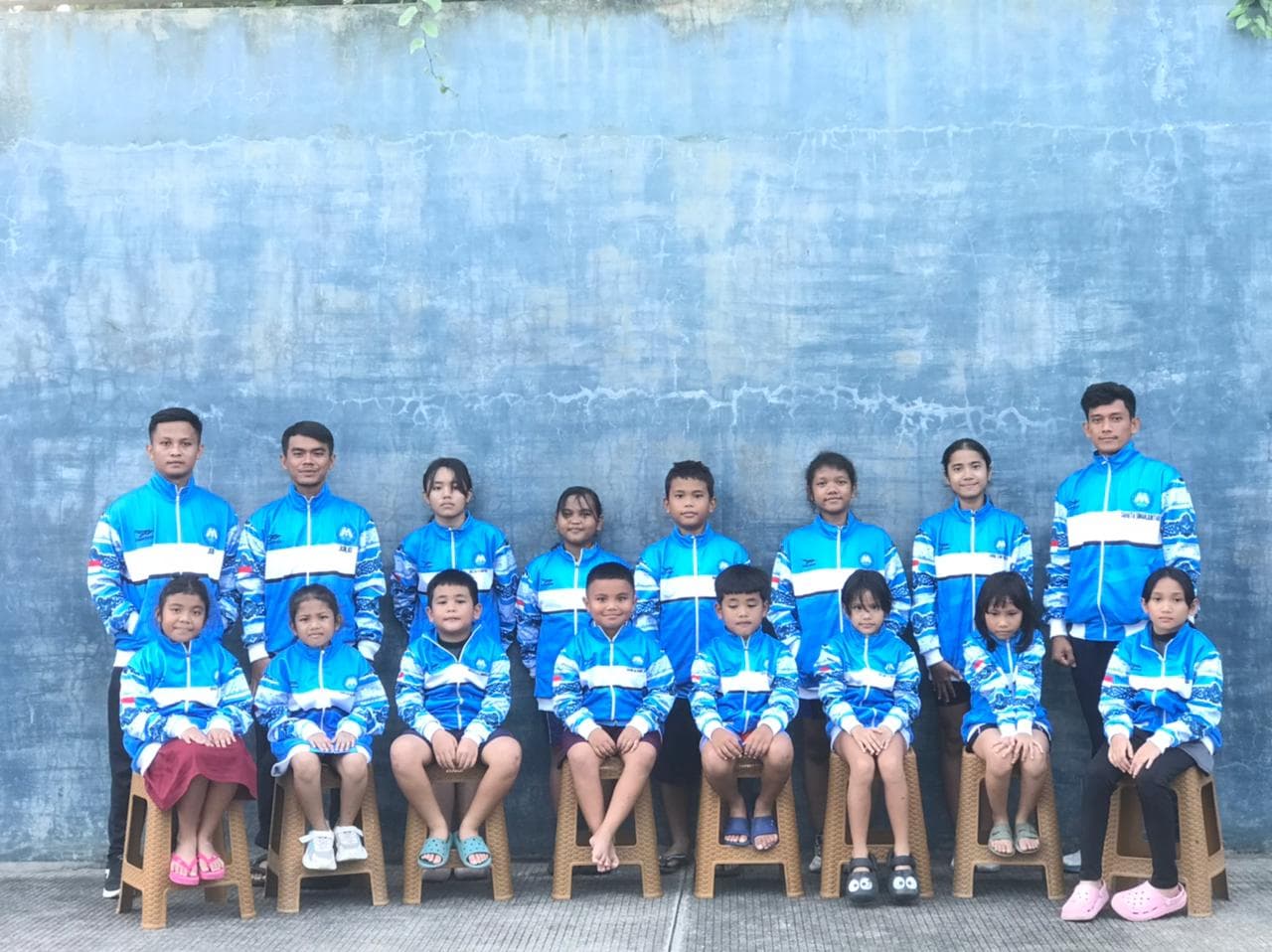 Sesi pemanasan bersama sebelum masuk ke kolam